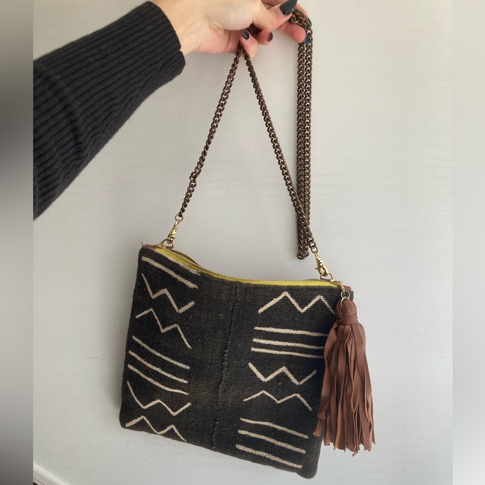 GAIA empoweredwomen Black Patterned Women's Bag with Tassel